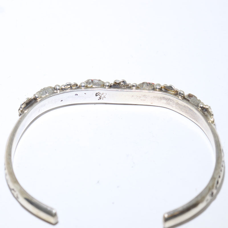 নাভাজো দ্বারা কোরাল ব্রেসলেট