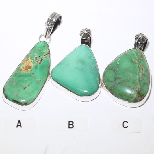 キンスリー・ナトーニによるブロークンアローペンダント