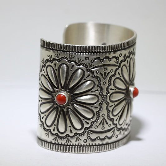 สร้อยข้อมือปะการังโดย Herman Smith 5-3/8"