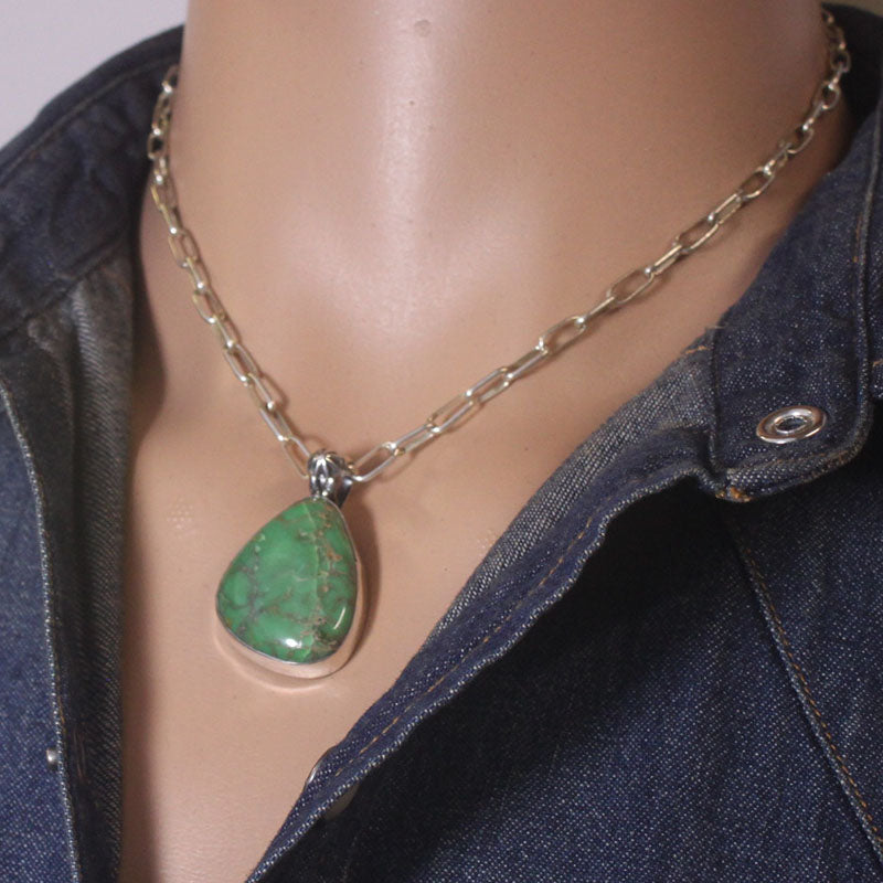 キンスリー・ナトーニによるブロークンアローペンダント