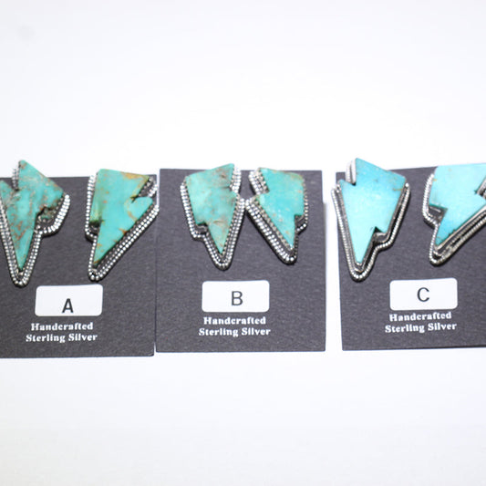 ナバホ族によるキングマンイヤリング