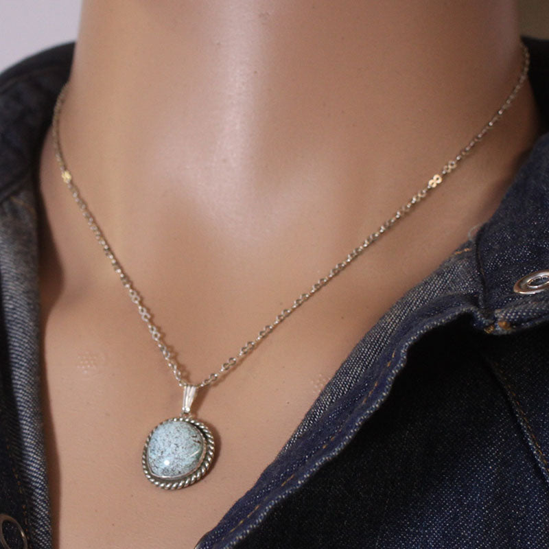 Loket Nombor 8 oleh Robin Tsosie