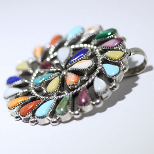 Cluster Pin Pendant ni Phyllis Coonsis