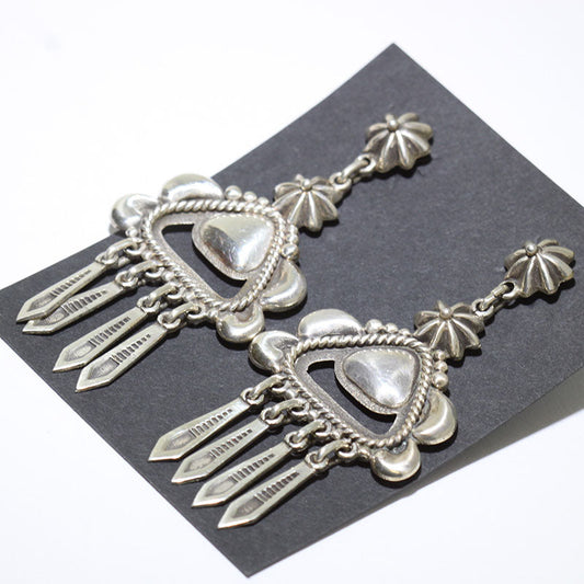 トーマス・ジムによるシルバーイヤリング