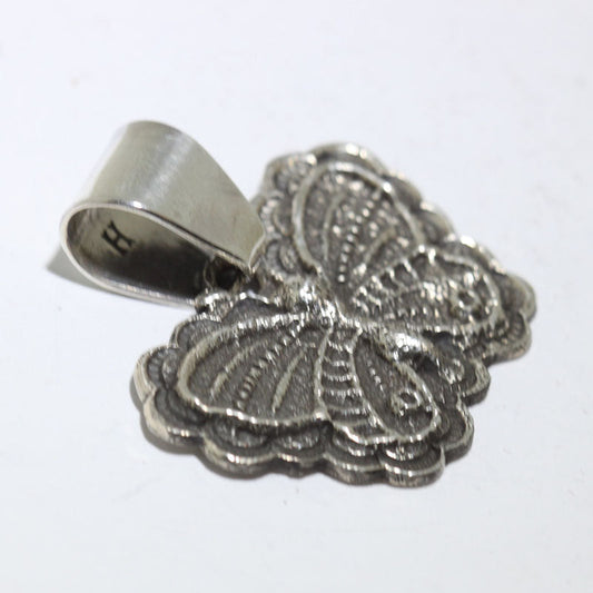 Liontin oleh Harrison Jim