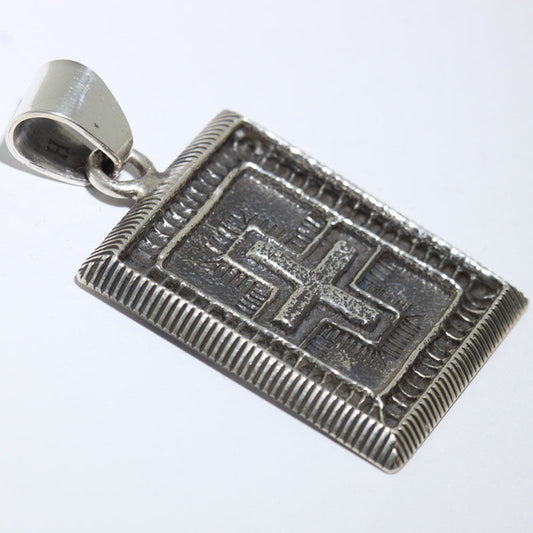 Liontin oleh Harrison Jim