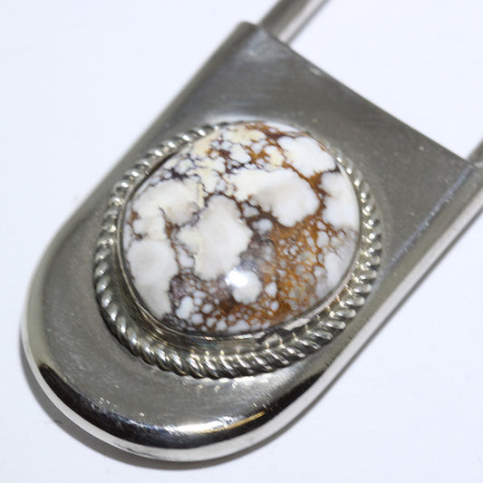 フレッド・ピーターズによるワイルドホースキーホルダー