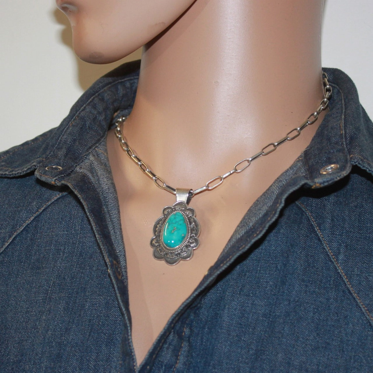 சண்ஷைன் ரீவ்ஸ் மொரென்சி பெண்டண்ட்