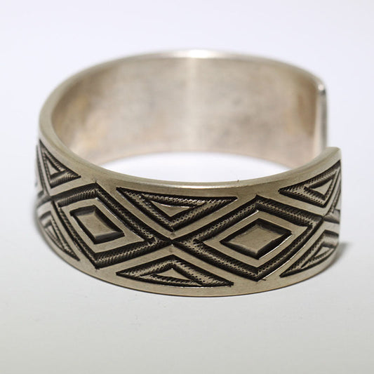 Pulsera estampada a mano por Calvin Martinez