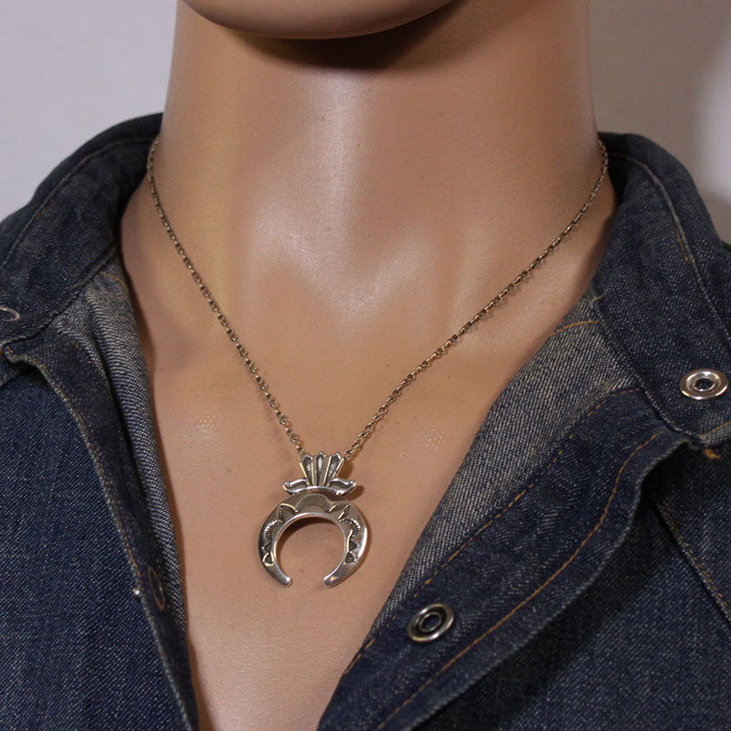 Naja Palawit ni Jennifer Curtis