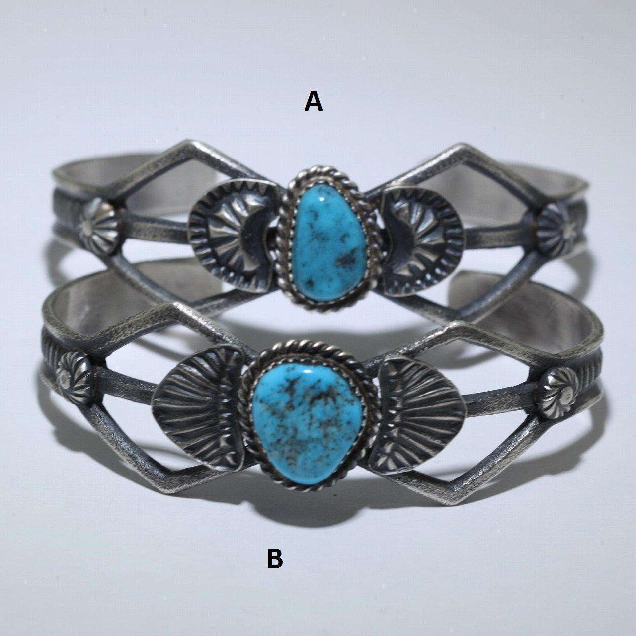 กำไลข้อมือคิงแมนคาสท์