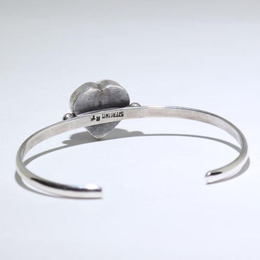 Vòng tay bạc trắng hình trái tim