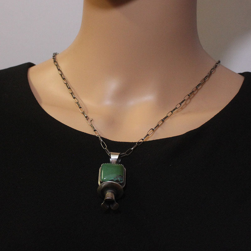 नवाजो द्वारा चीनी फिरोज़ा पेंडेंट