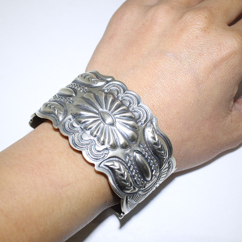 アーノルド・ブラックゴートによるシルバーブレスレット 5-3/4インチ