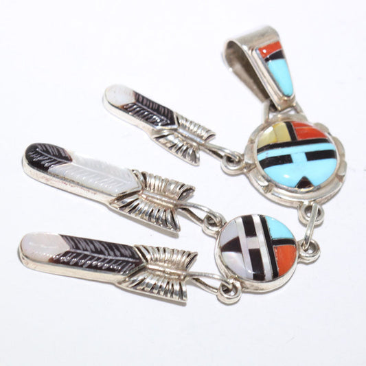 Liontin oleh Don Dewa