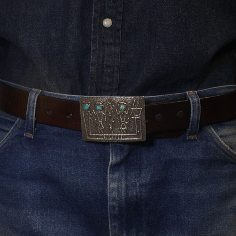 リー・ベゲイによるバックル