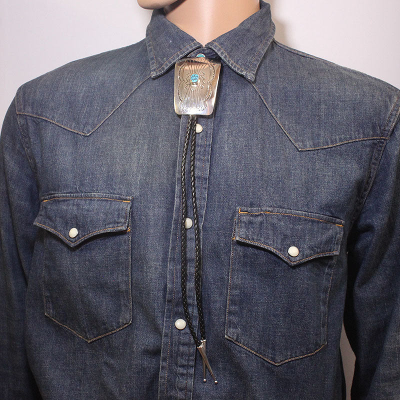 नवाजो द्वारा फ़िरोज़ा बोलो