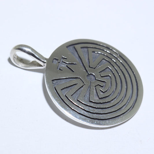 クリフトン・モワによるシルバーペンダント