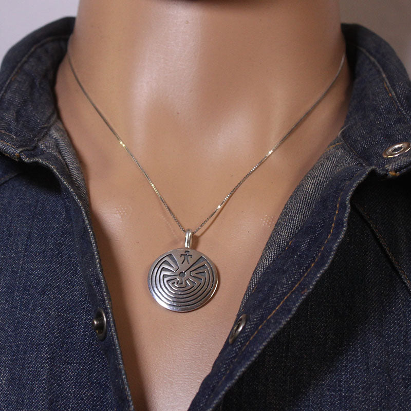 クリフトン・モワによるシルバーペンダント