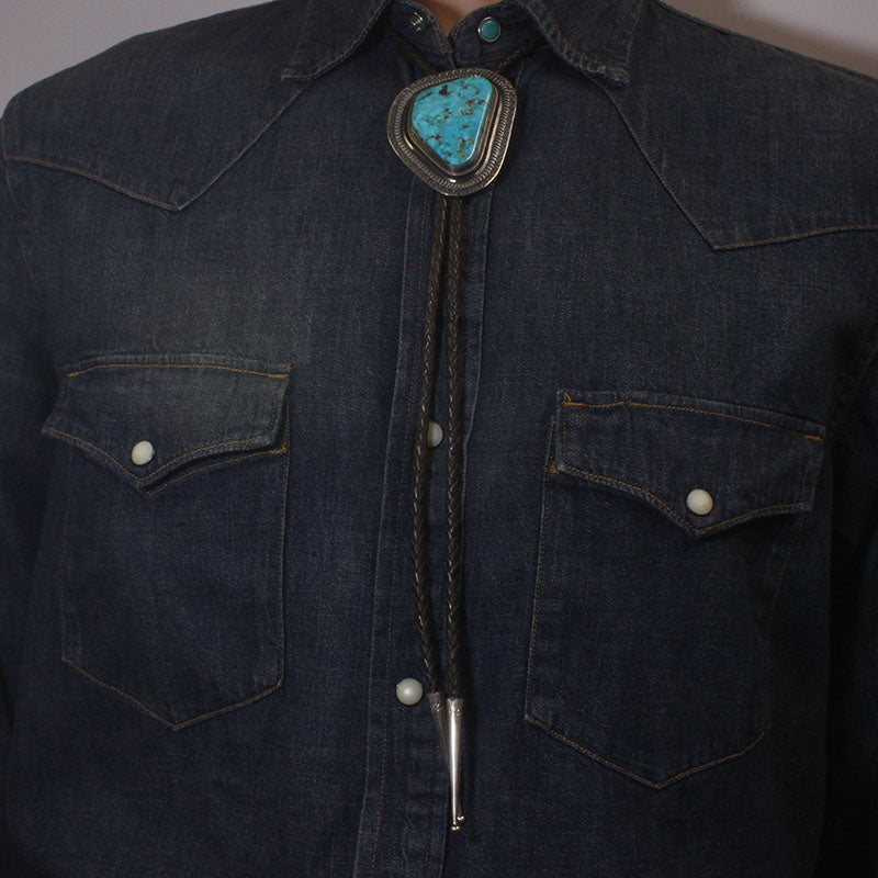 マーク・アンティアによるナチュラルモレンシターコイズボロタイ