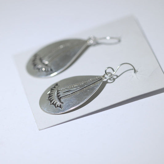 スティーブ・イエローホースによるイヤリング