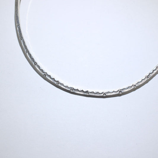 レヴァ・グッドラックによるネックバー