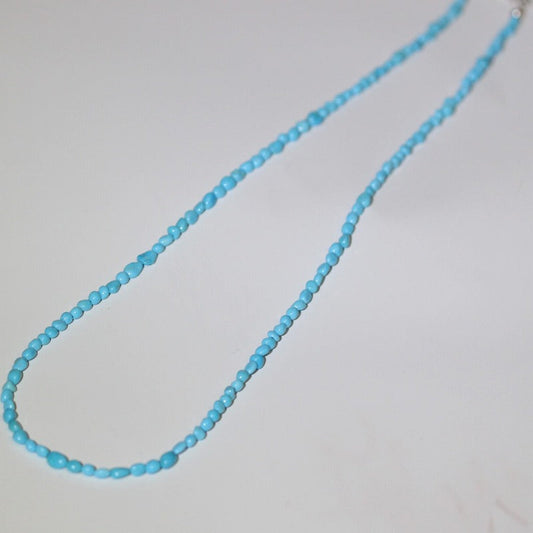 リーバ・グッドラックによるキングマンナゲットネックレス