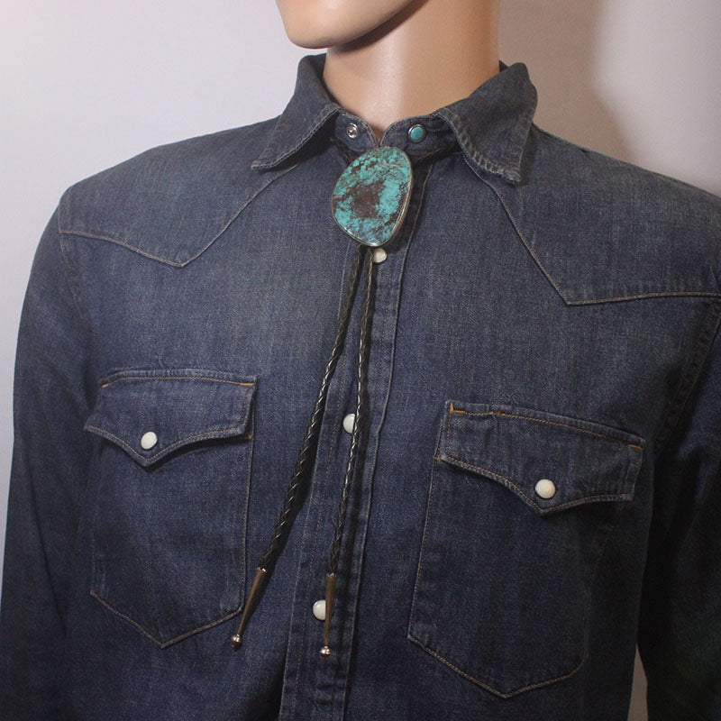 ロビン・ツォシによる中国ターコイズのボロタイ