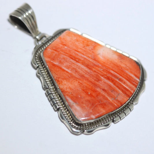 スパイニーオイスターのペンダント