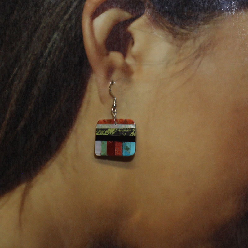 Anting-anting oleh Doris Coriz