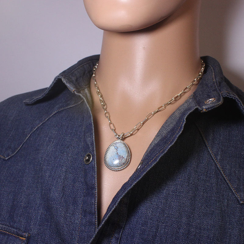 Liontin Perak Golden Hill