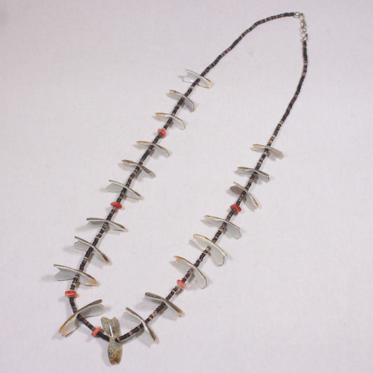 ドリス・コリズによるヘイシネックレス