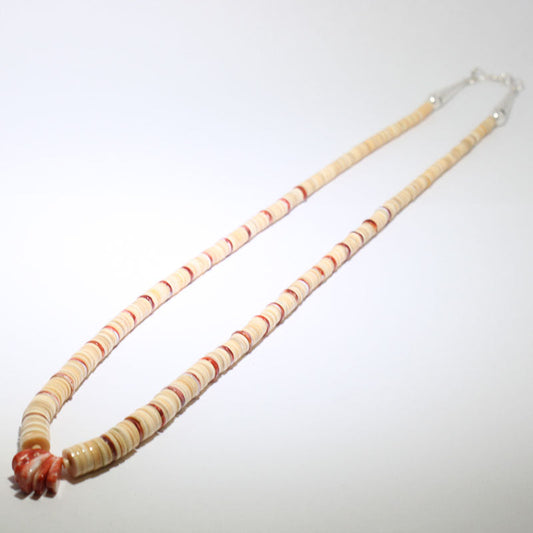 ドリス・コリズのヘイシネックレス