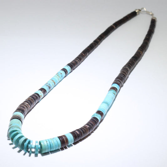 ドリス・コリズによるヘイシネックレス