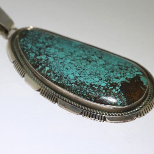 フレッド・ピーターによる中国のペンダント