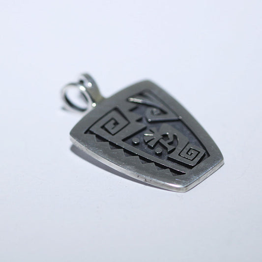 ゲイリーとエルシー・ヨヨキによるホピ族のペンダント