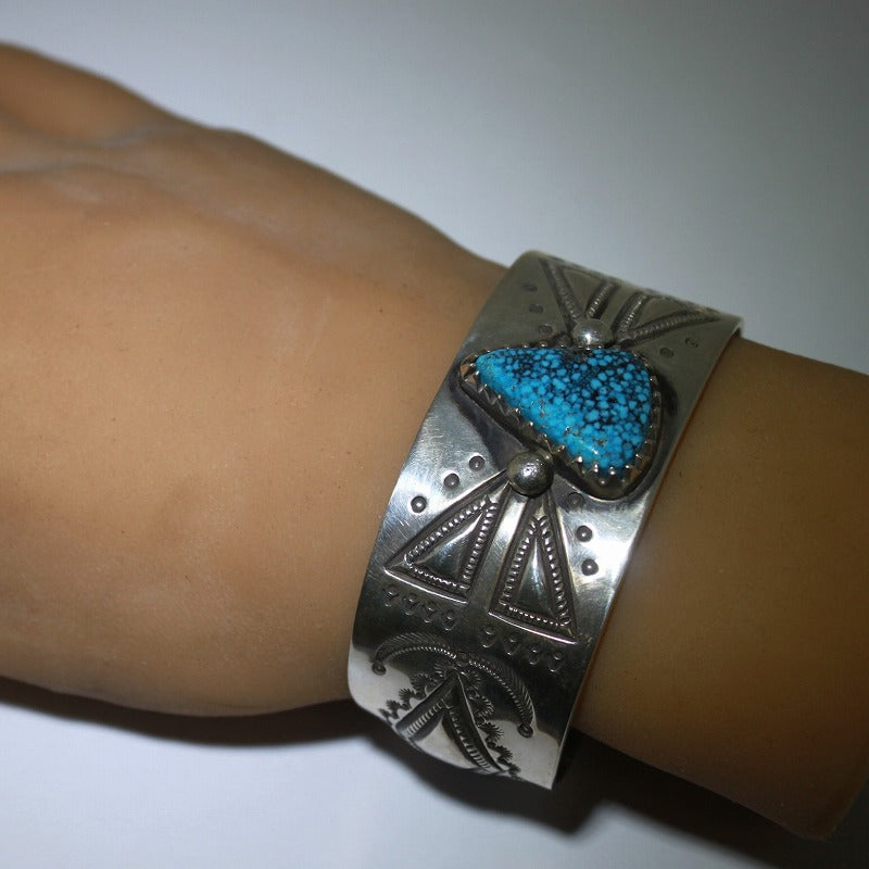 आरलैंड बेन द्वारा कंगन