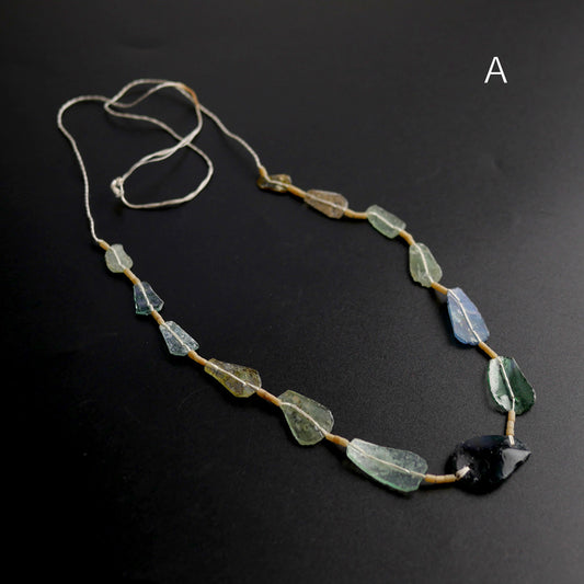 Lunga Collana di Vetro Romano