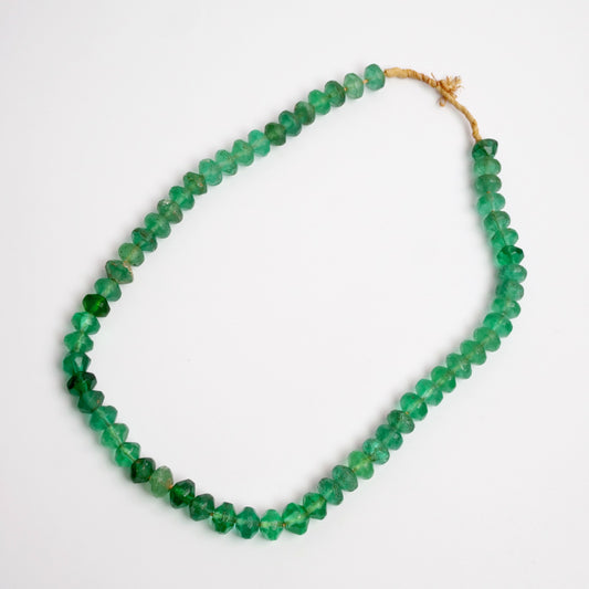 Collana di Perle di Vetro Bohemian Trade con Perle di Vaselina in Vetro di Uranio