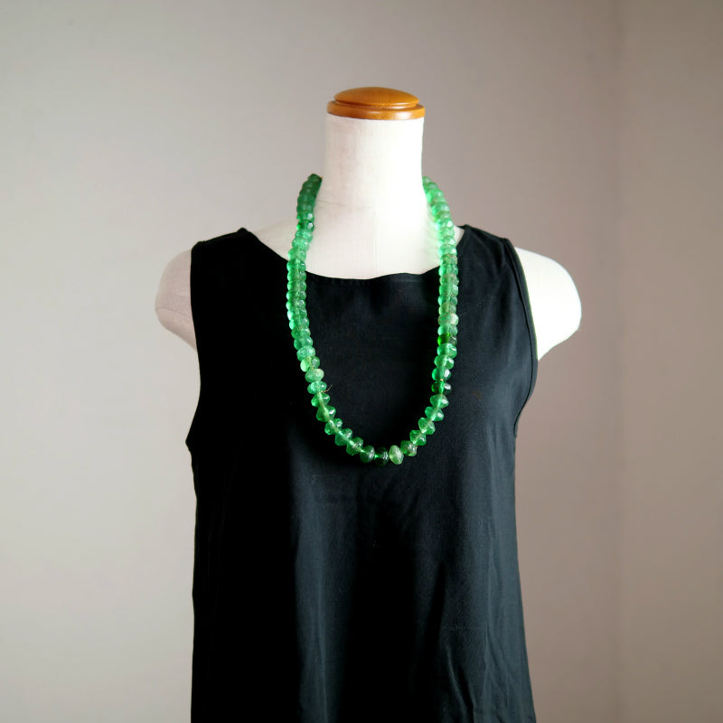 Богемские торговые бусы, нить бус из вазелинового стекла с урановым стеклом