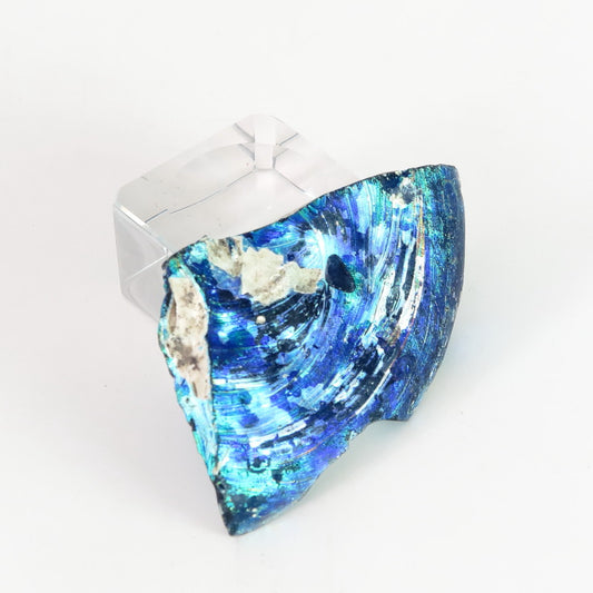 古代ローマの虹色ガラスの破片