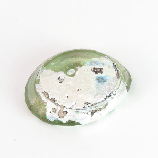 古代ローマの虹色ガラスの破片