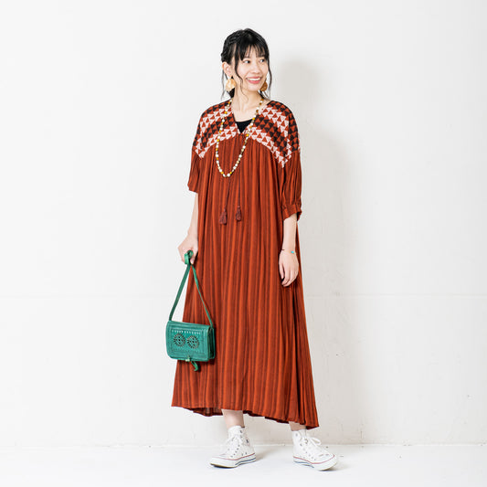 レーヨン・ジャカード・トライアングル・レース・ドレス