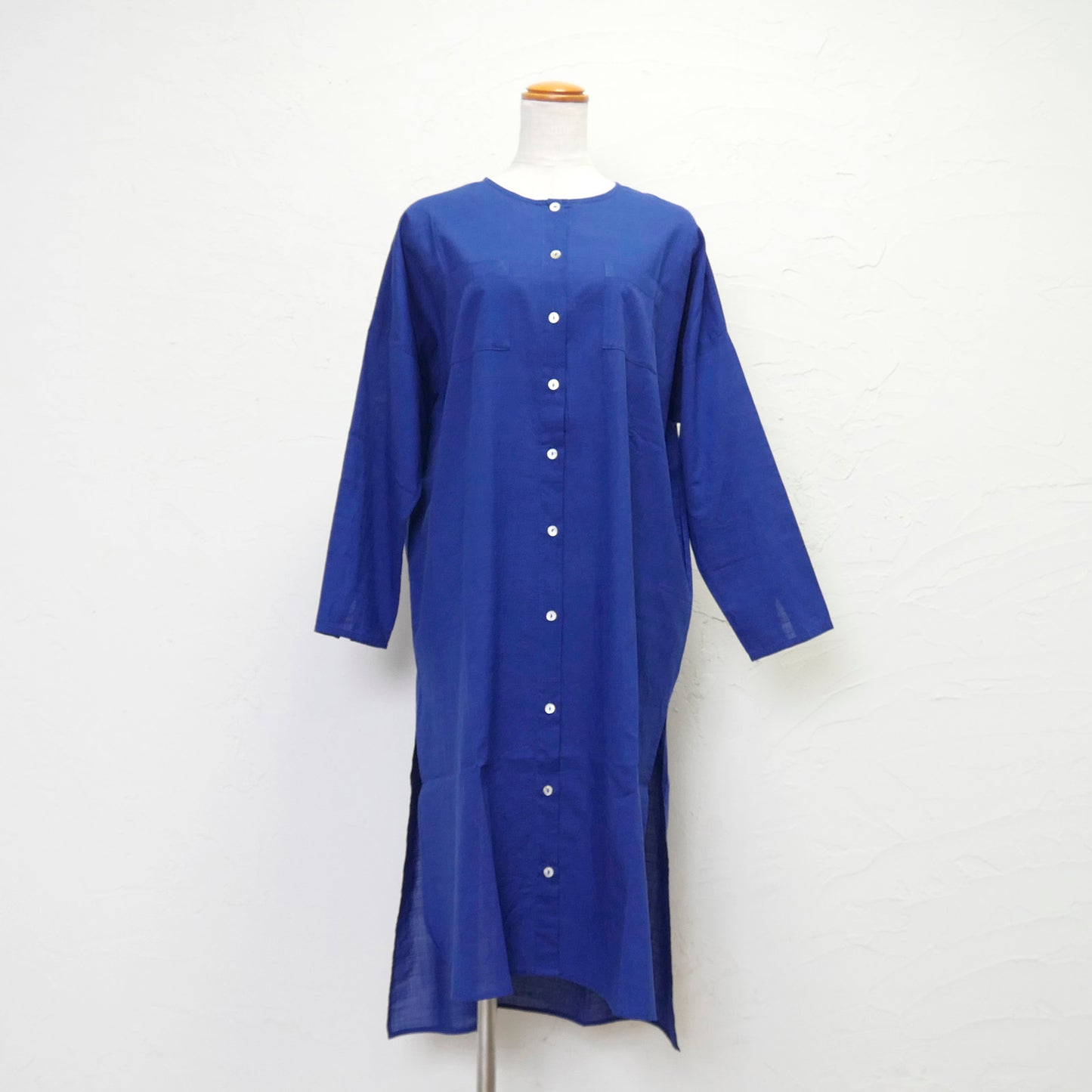 コットンラウンドネックロングブラウス