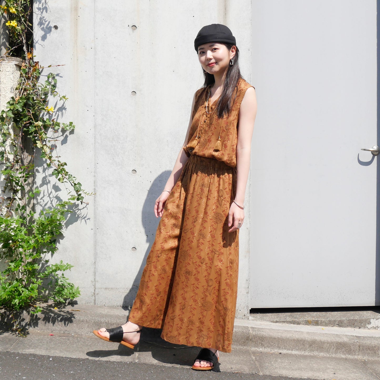 レーヨン・ゴールド・フラワープリント・ジャンプスーツ