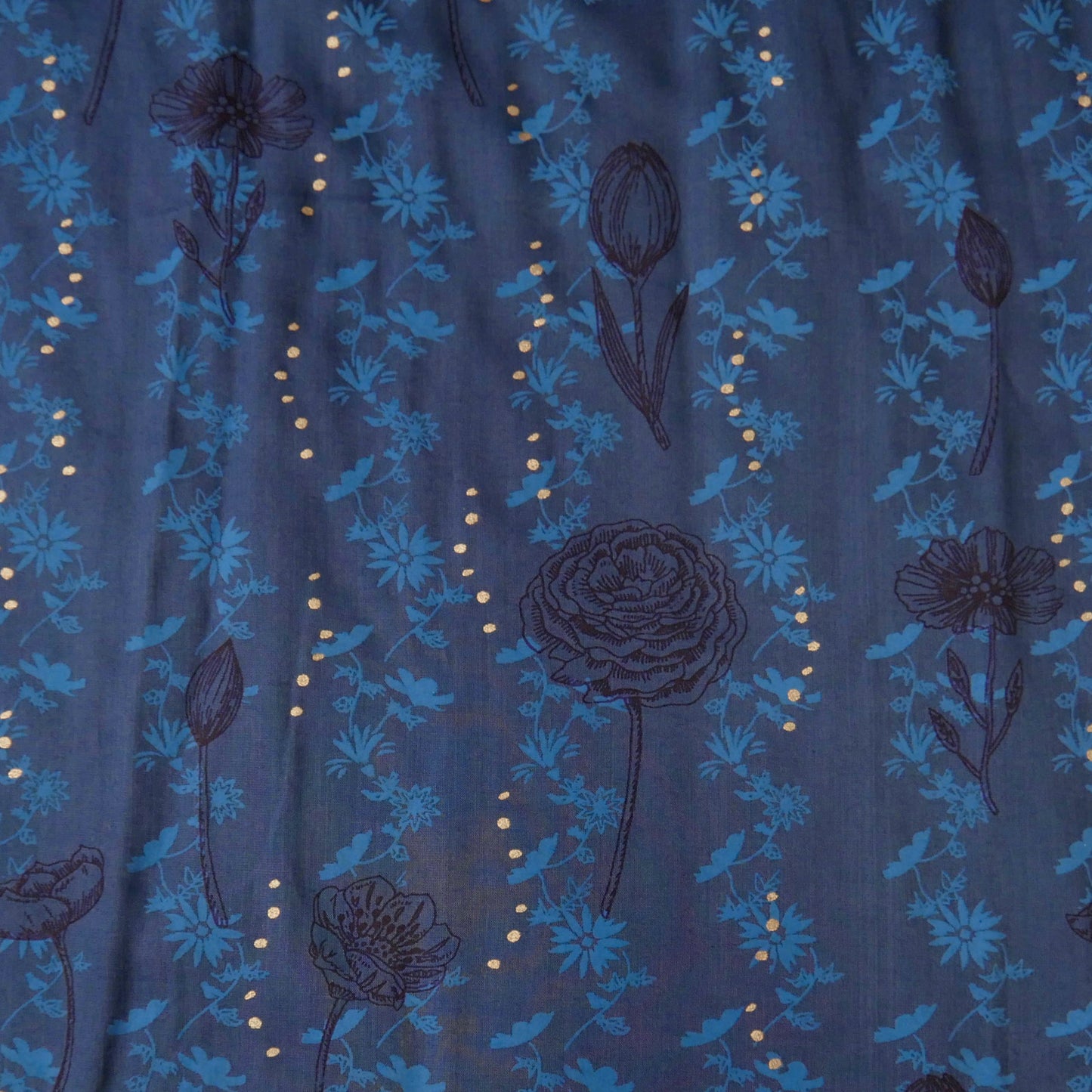 रेयॉन गोल्ड फ्लावर प्रिंट आस्तीन रहित शर्ट ड्रेस