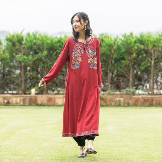 レーヨンアリ刺繍キーホールネックドレス