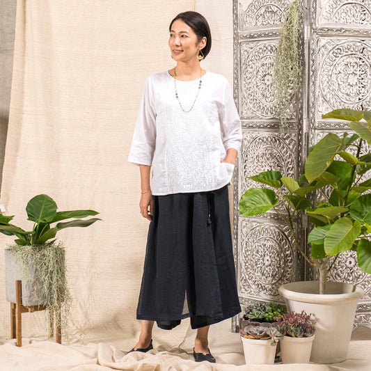 C Cambric ラウンドネック ラックナウ刺繍プルオーバー