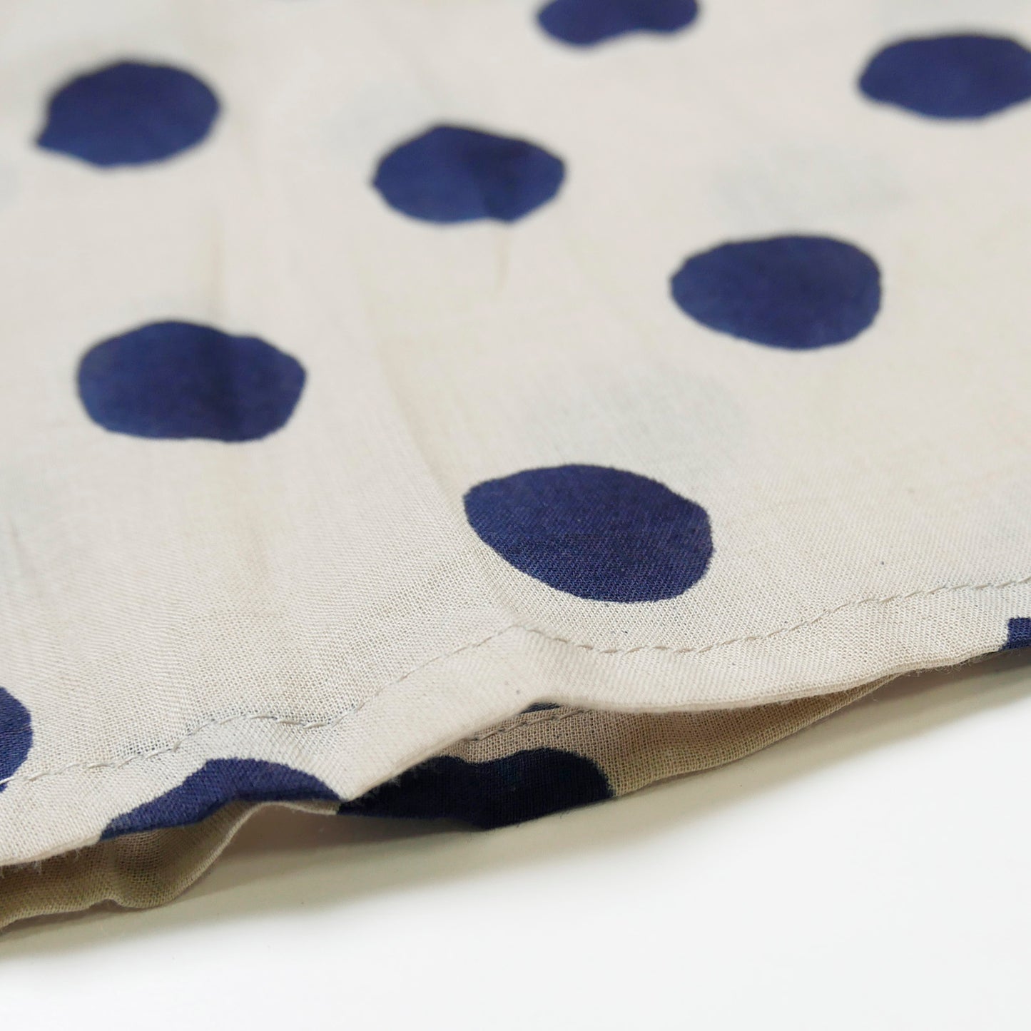 کاٹن ڈاٹ پرنٹ لیئرڈ ڈریس