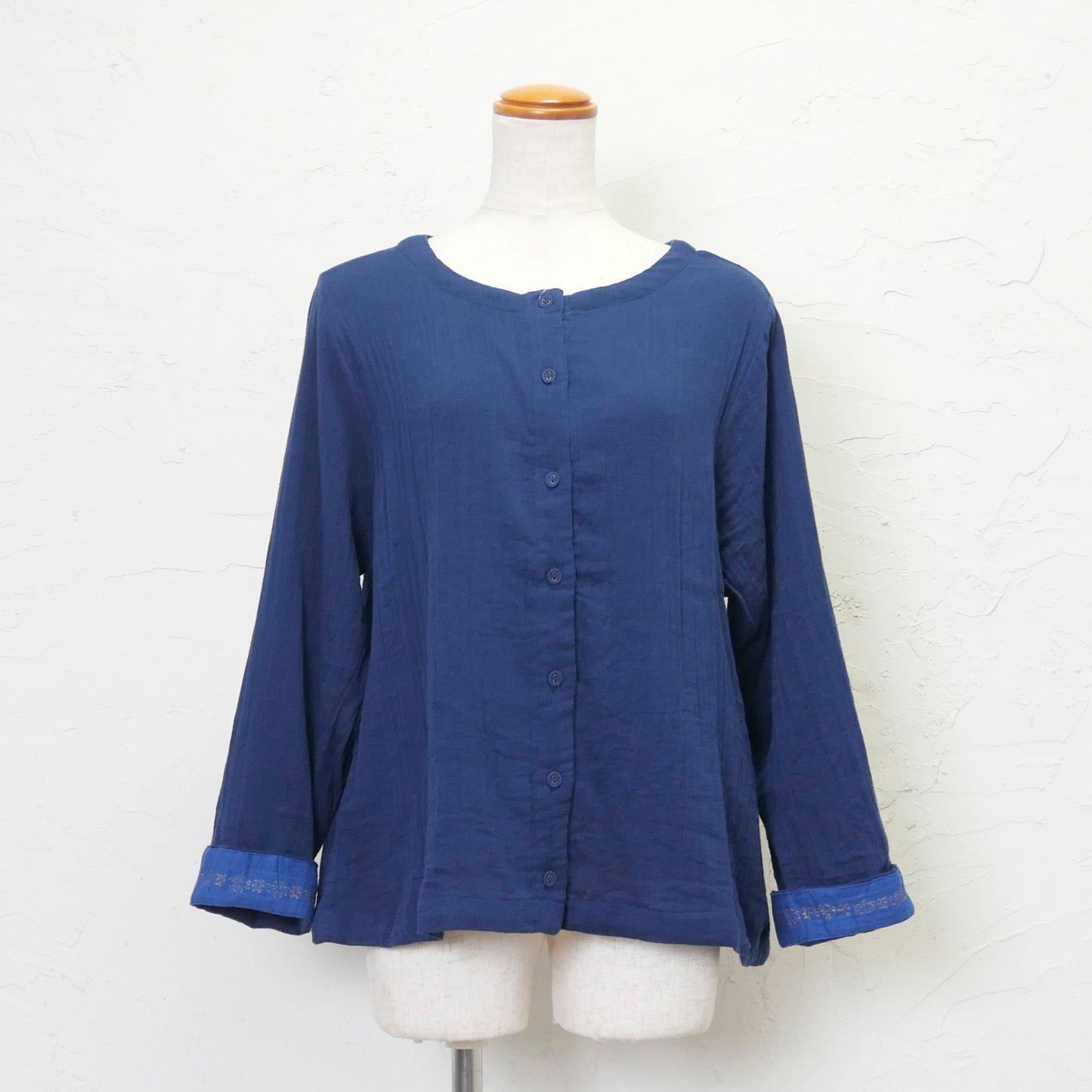 コットンダブルガーゼラウンドネックブラウス